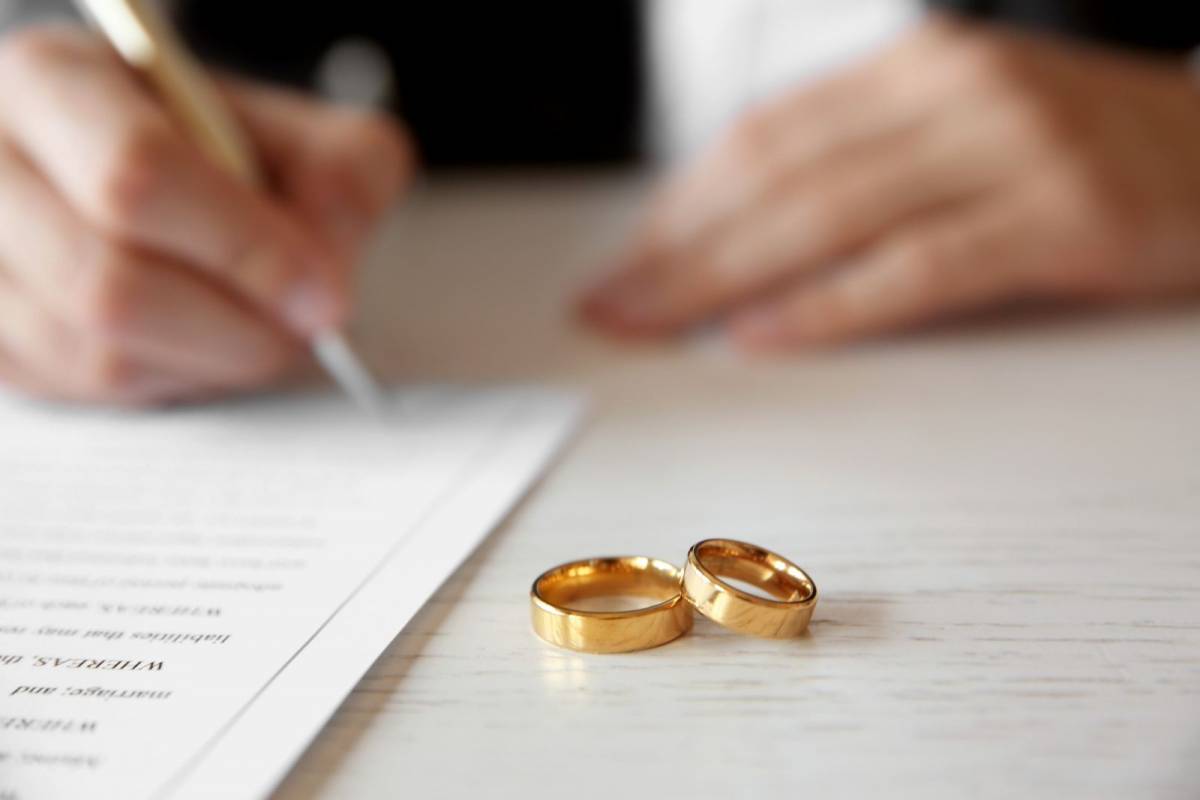 Does getting married cancel your will?